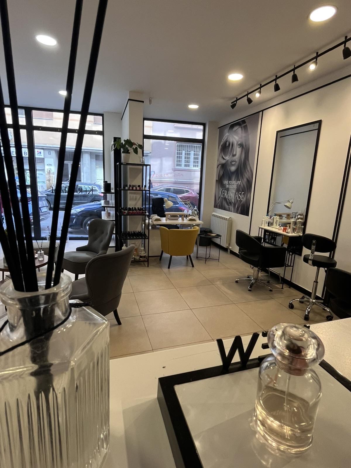 Dnail Zone salon interior
