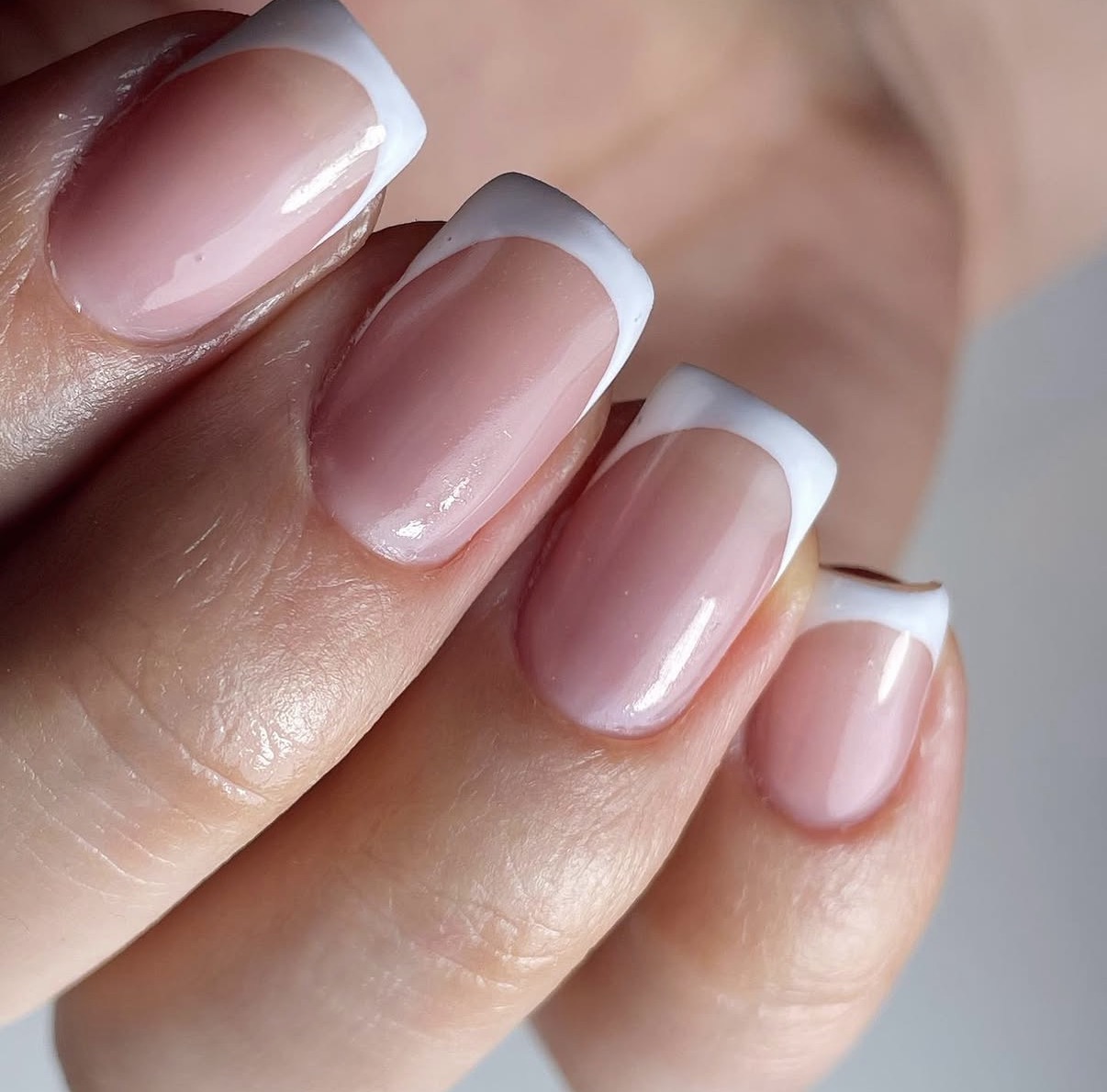 Elegantni french manikir.